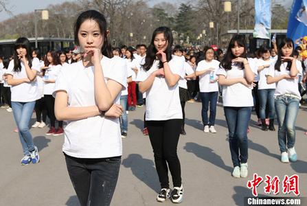 陈佩斯坐拥北京万亩良田，催生得四个孙子孙女，网友：大智慧